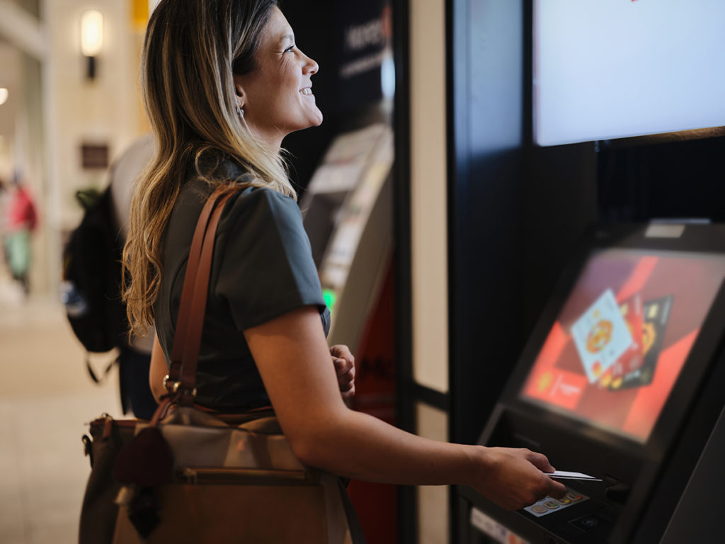 kiosk borne d'accès pour achat par le client en autonomie Qweekle